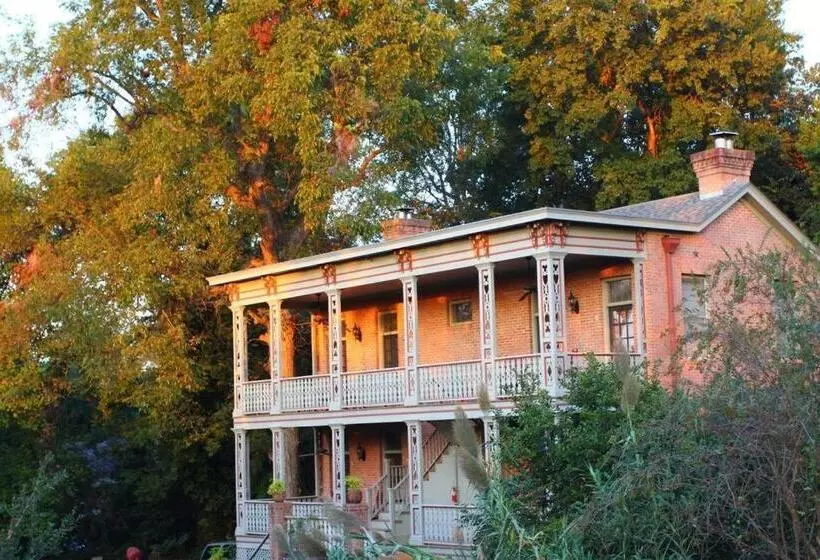 Corners Mansion Inn   A Bed And Breakfast