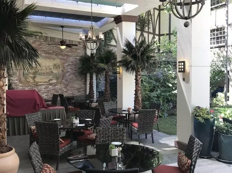 فندق Anaheim Majestic Garden