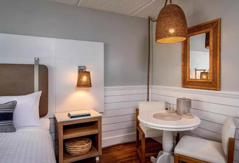 酒店 Ashore Resort & Beach Club