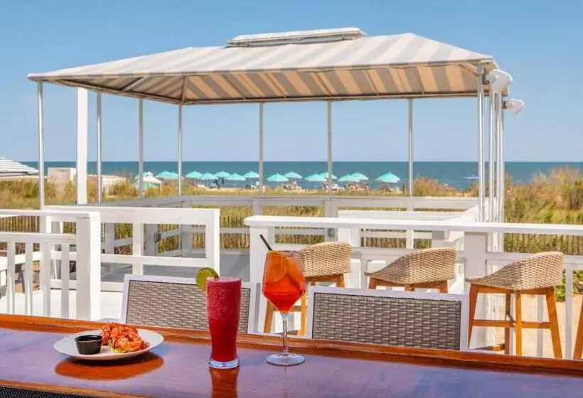 酒店 Ashore Resort & Beach Club