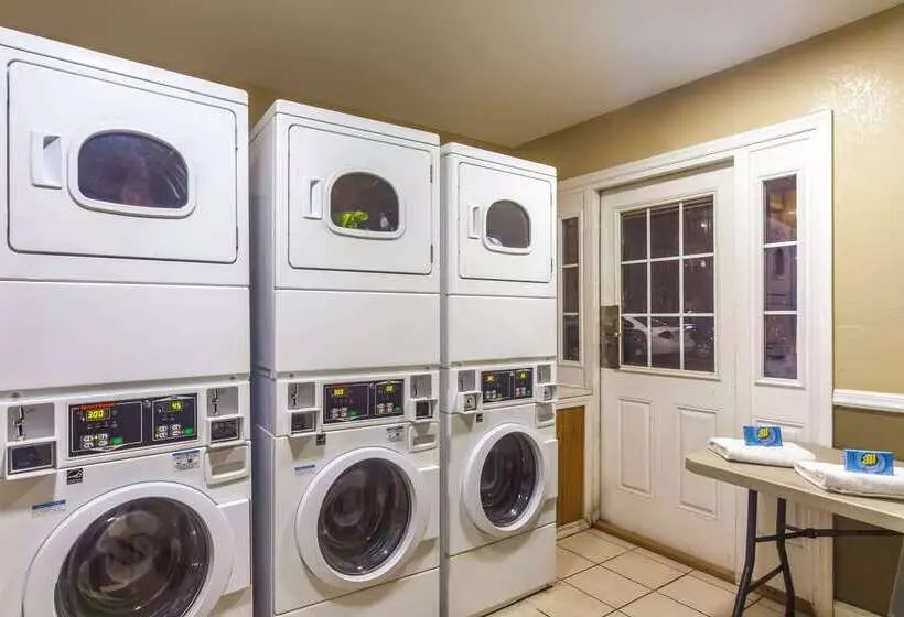 Отель Days Inn By Wyndham Lebanon