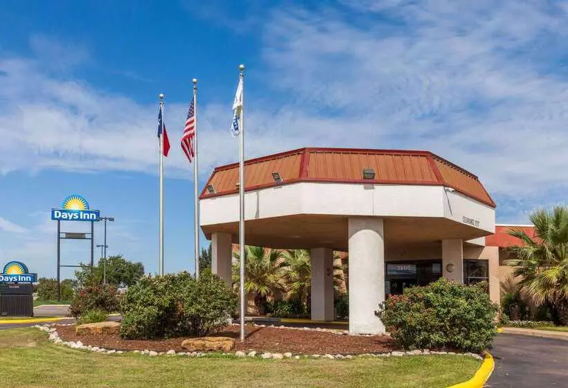 Hotel Days Inn By Wyndham Sherman