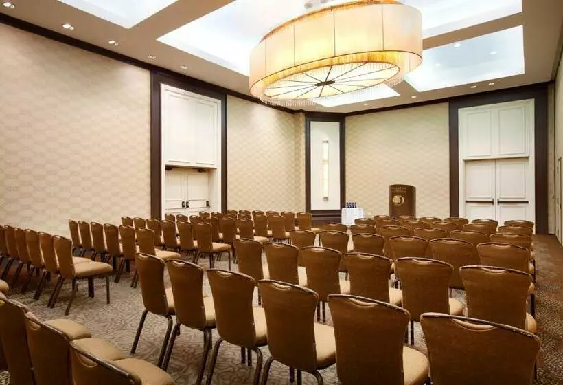 فندق Doubletree By Hilton  Boston  Bedford Glen