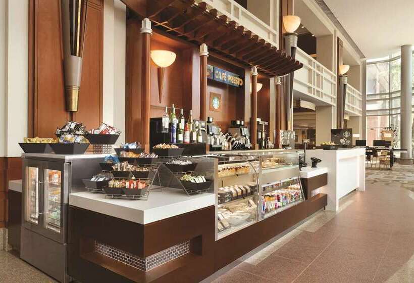 هتل Hilton Boston Logan Airport