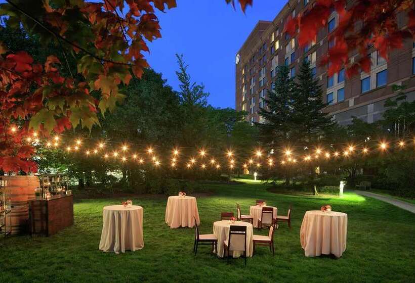 هتل Hilton Boston Logan Airport