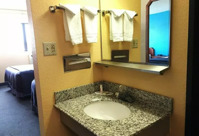 فندق Howard Johnson By Wyndham Denver West