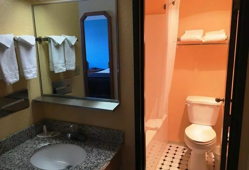 فندق Howard Johnson By Wyndham Denver West