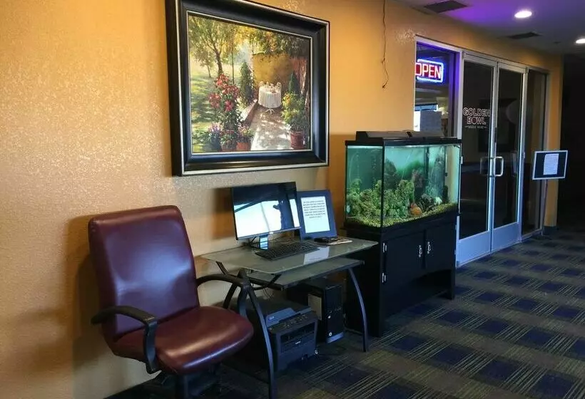 فندق Howard Johnson By Wyndham Denver West