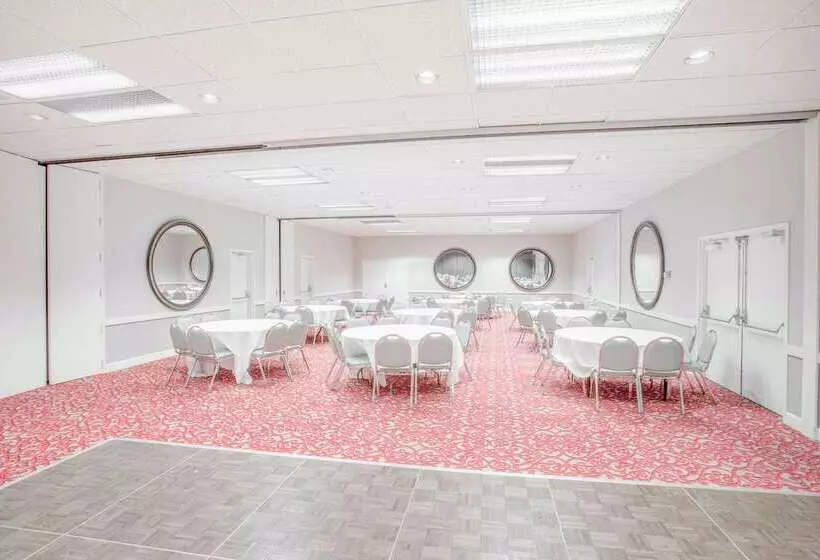 酒店 Ramada By Wyndham Barstow