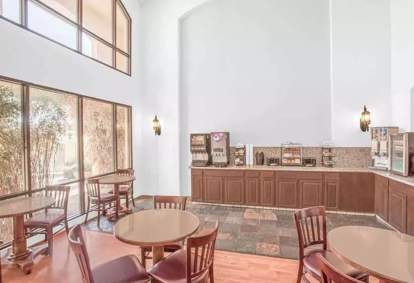 酒店 Ramada By Wyndham Barstow