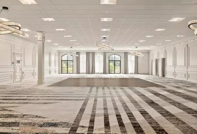 هتل Sheraton Nashua