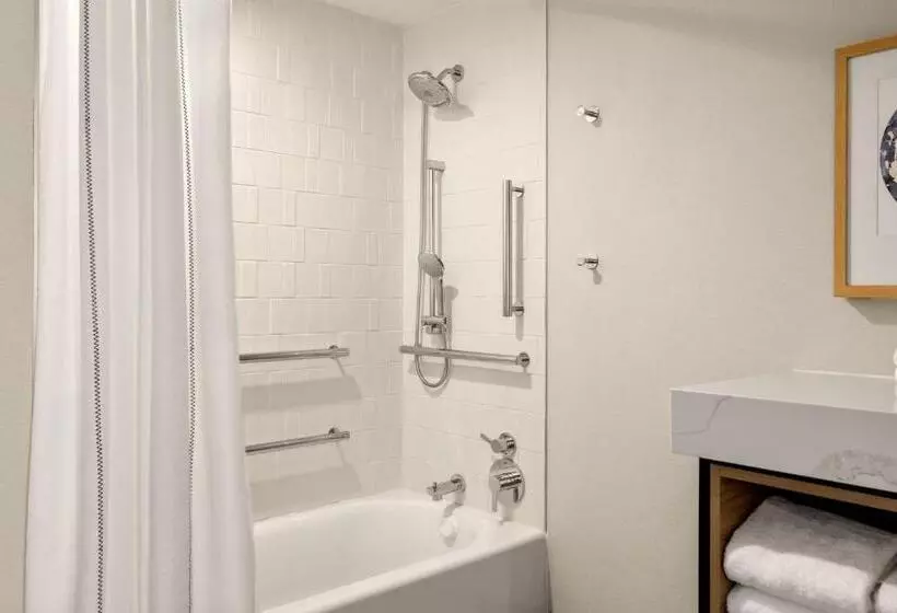 هتل Sheraton Nashua