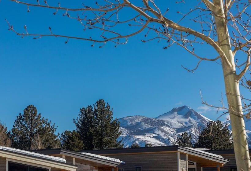 هتل Outbound Mammoth