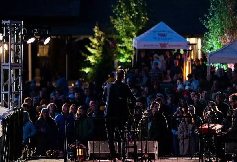 酒店 Outbound Mammoth