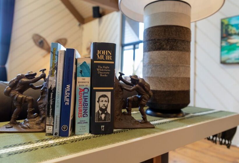 هتل Outbound Mammoth