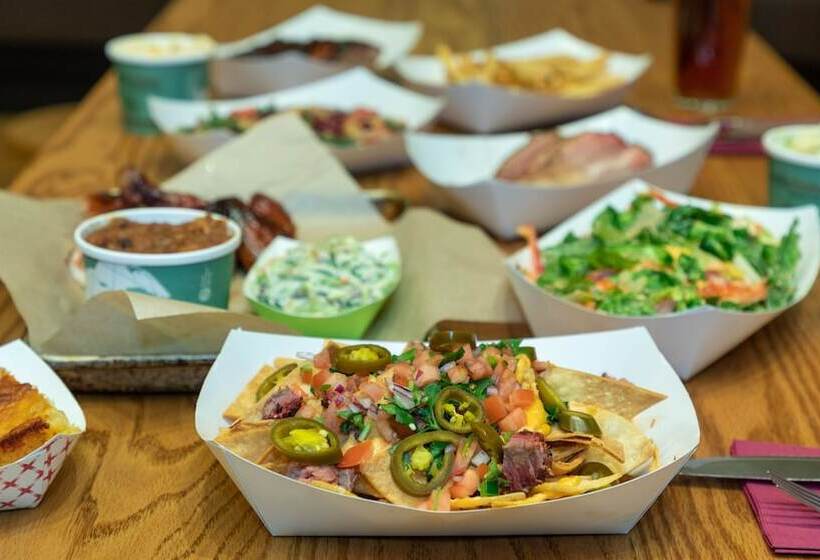 هتل Outbound Mammoth