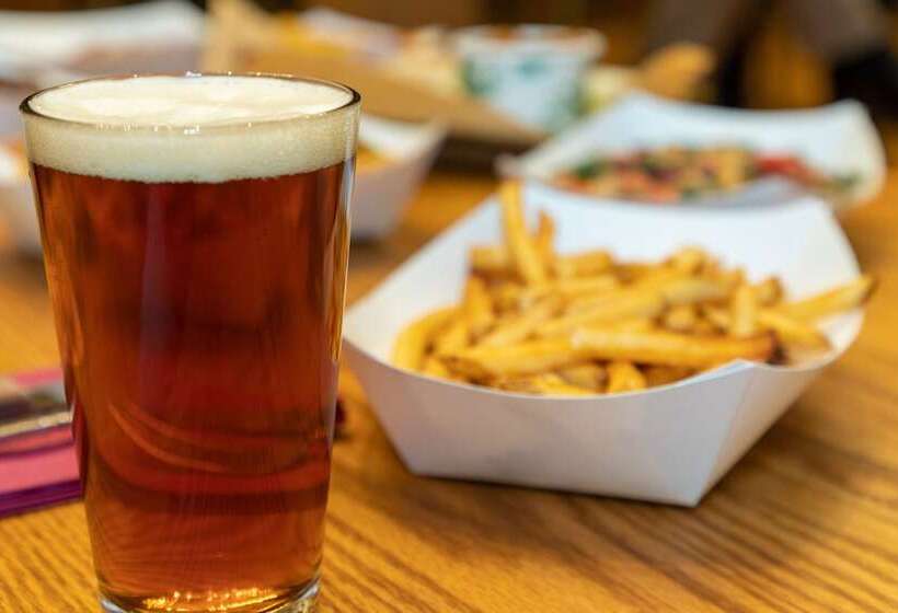 هتل Outbound Mammoth