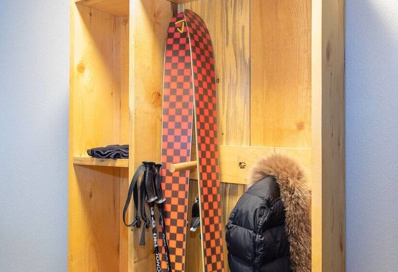 هتل Outbound Mammoth