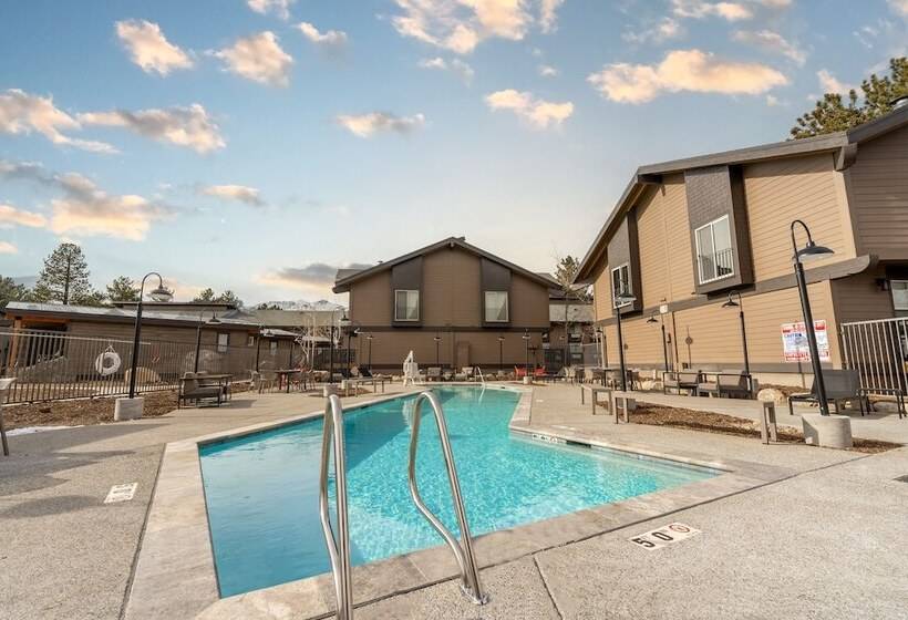 هتل Outbound Mammoth