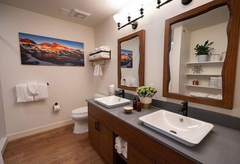 هتل Outbound Mammoth