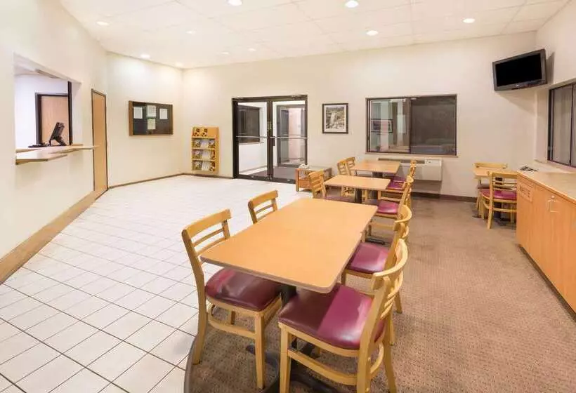 Otel Super 8 By Wyndham Bend