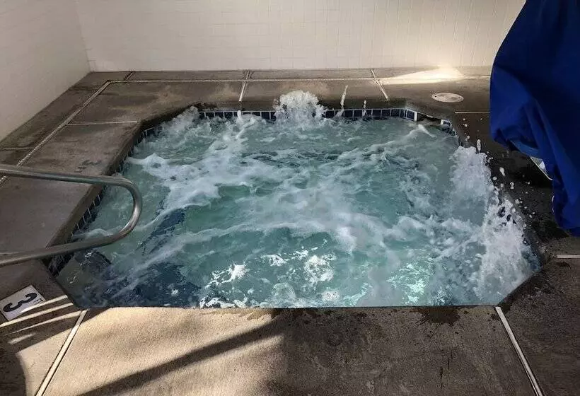 Otel Super 8 By Wyndham Bend