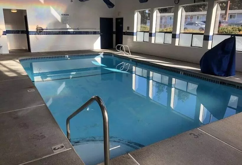 Otel Super 8 By Wyndham Bend