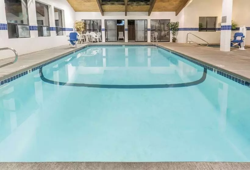 Otel Super 8 By Wyndham Bend