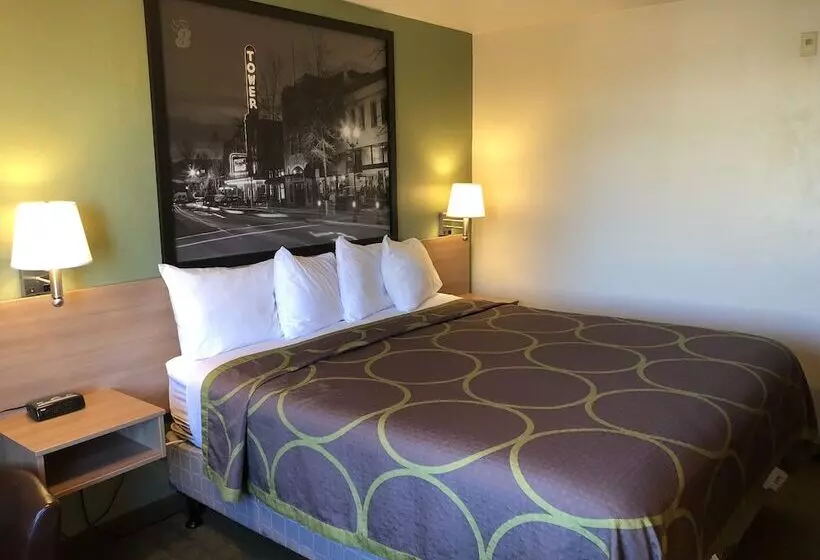 Otel Super 8 By Wyndham Bend