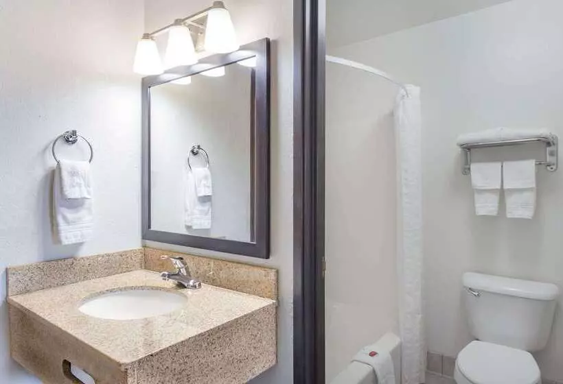 فندق Super 8 By Wyndham La Crosse