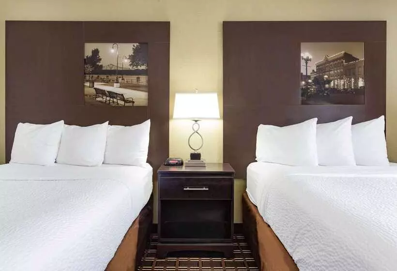 فندق Super 8 By Wyndham La Crosse