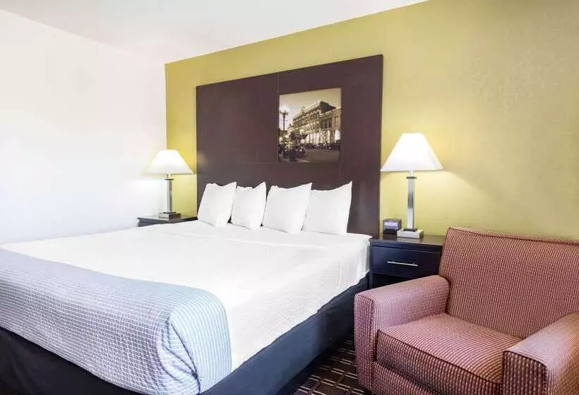 فندق Super 8 By Wyndham La Crosse