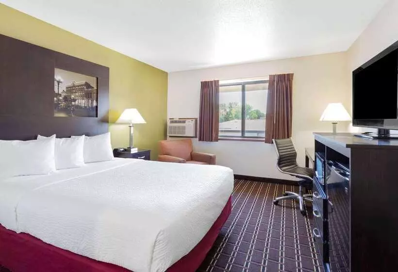 فندق Super 8 By Wyndham La Crosse