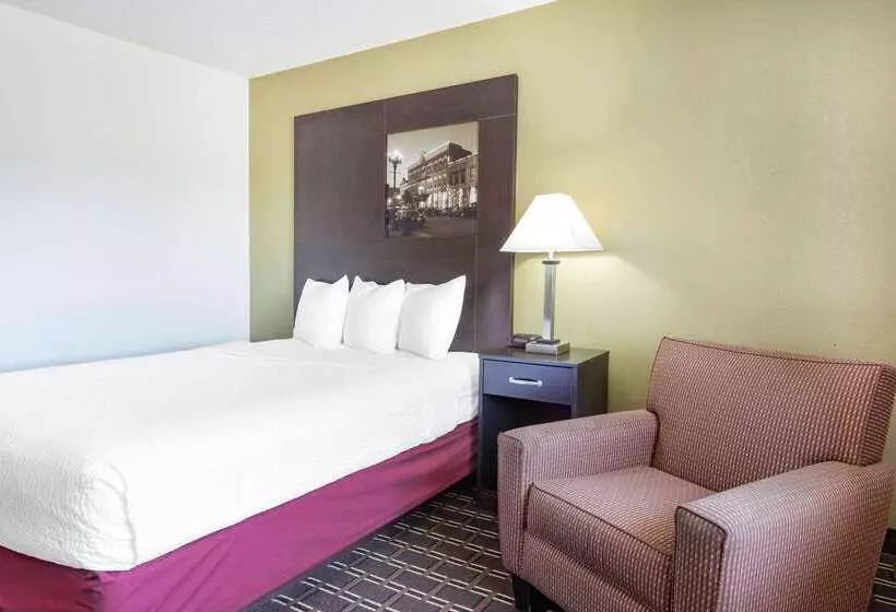 فندق Super 8 By Wyndham La Crosse