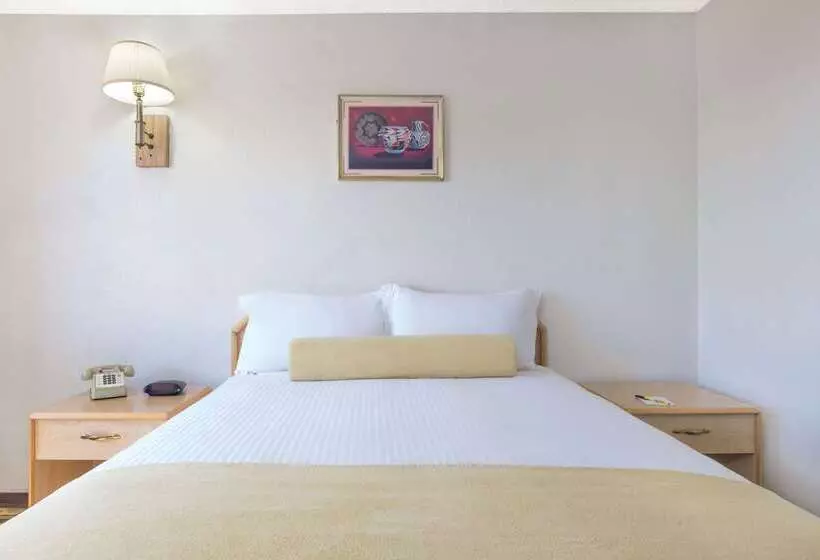 ホテル Super 8 By Wyndham Lake Havasu City