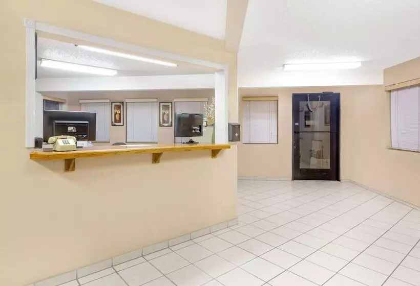 ホテル Super 8 By Wyndham Lake Havasu City