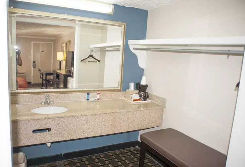 فندق Victorian Inn & Suites