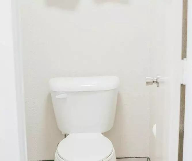 فندق Victorian Inn & Suites