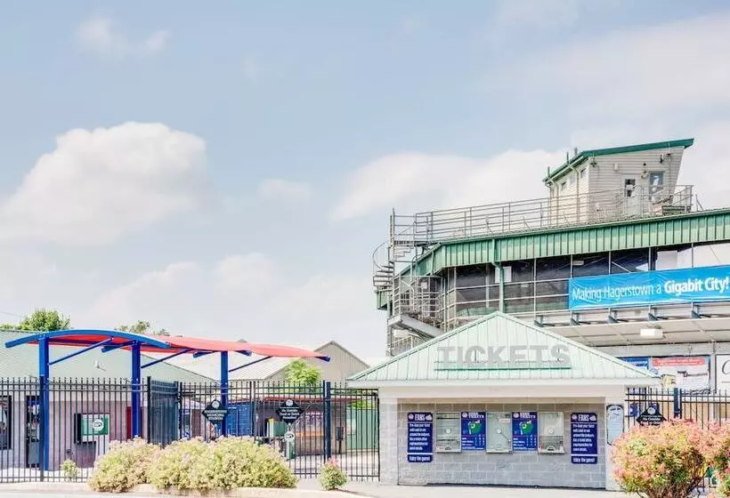 Motel Super 8 By Wyndham Hagerstown I 70