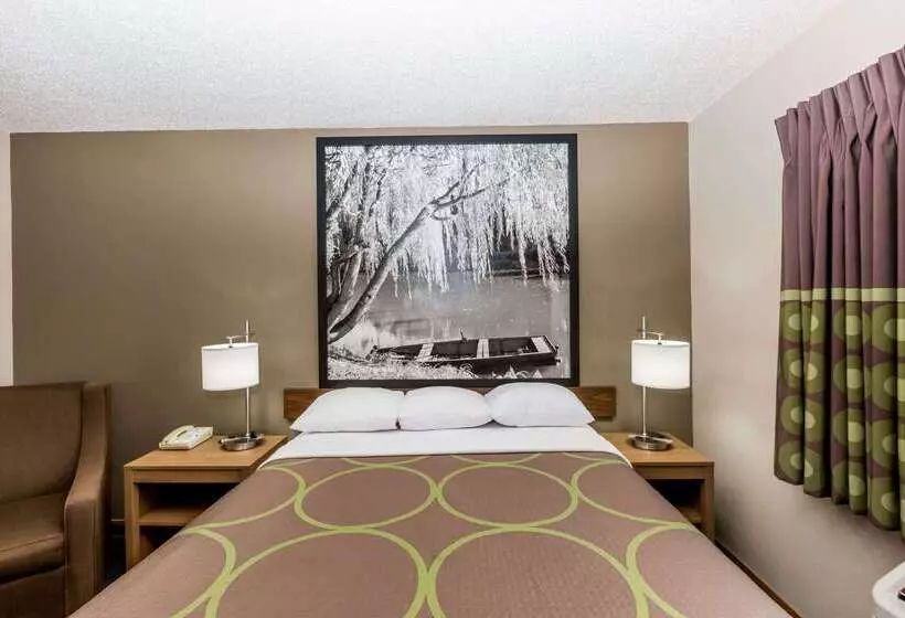 فندق على الطريق Super 8 By Wyndham Hays Ks