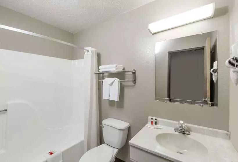 فندق على الطريق Super 8 By Wyndham Hays Ks