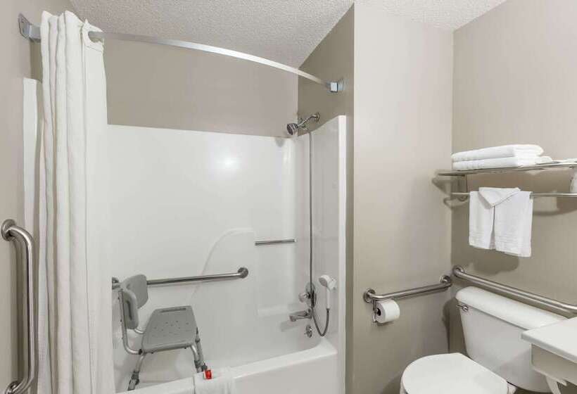 مُتل Super 8 By Wyndham Hays Ks