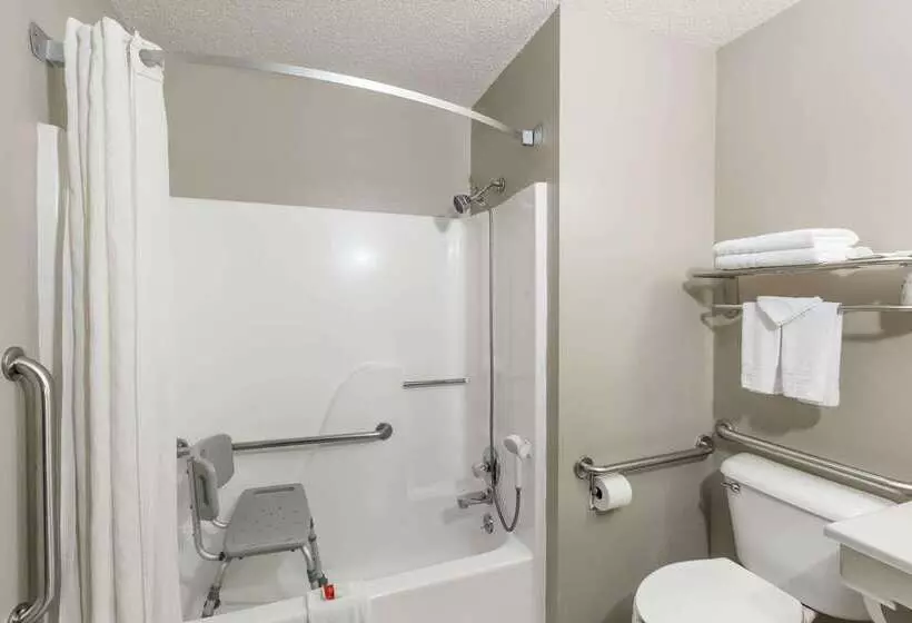 فندق على الطريق Super 8 By Wyndham Hays Ks