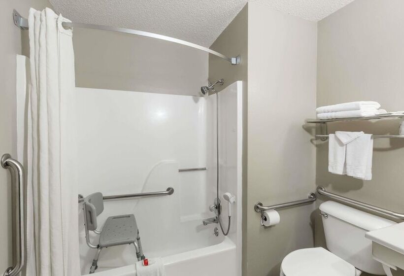 مُتل Super 8 By Wyndham Hays Ks