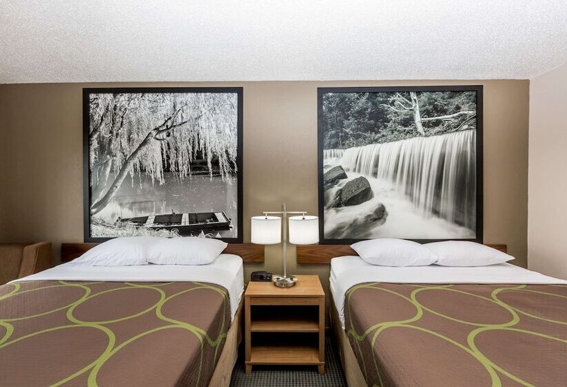 مُتل Super 8 By Wyndham Hays Ks