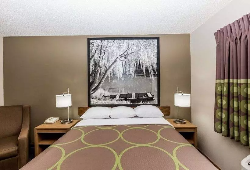 فندق على الطريق Super 8 By Wyndham Hays Ks