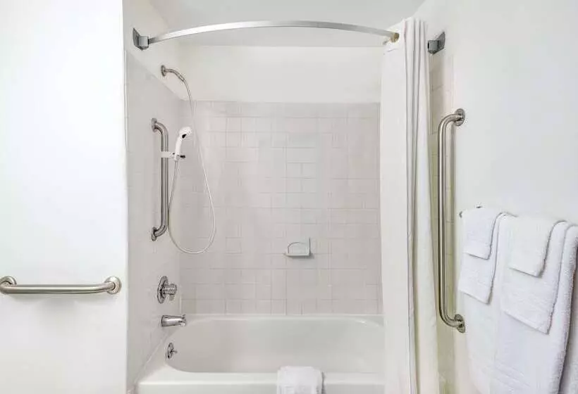 Мотель Super 8 By Wyndham Kingston