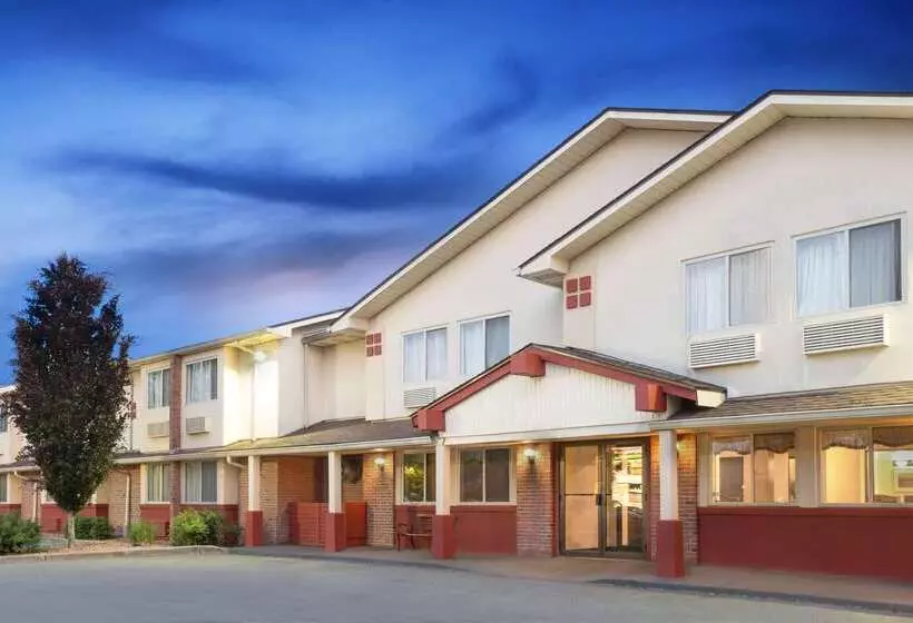 Мотель Super 8 By Wyndham Kingston