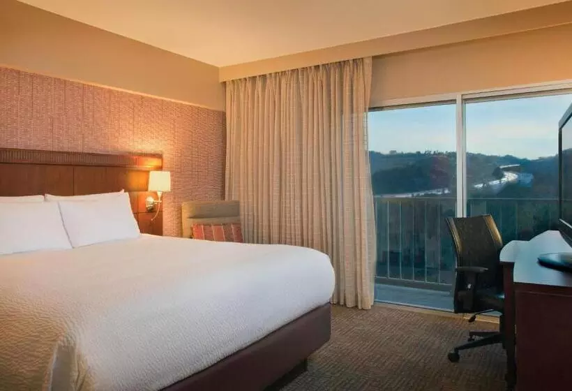 Отель Courtyard Los Angeles Sherman Oaks