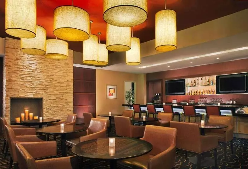 Отель Courtyard Los Angeles Sherman Oaks